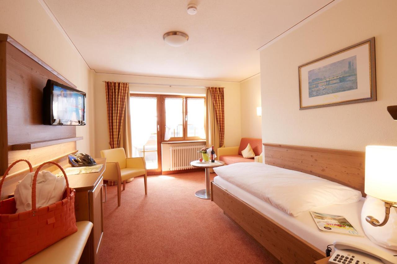 Wander- & Wellnesshotel Naegele 霍兴斯旺德 外观 照片
